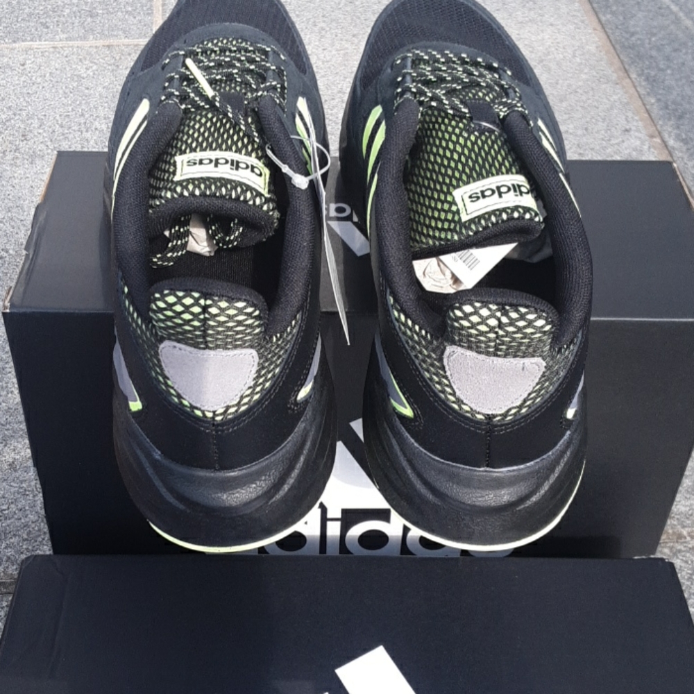 Adidas - Picture 5 of 8